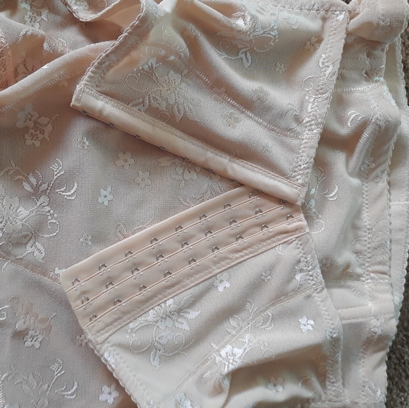 Tummy Control Body Shaper Lace Shorts - Picture 6 of 7